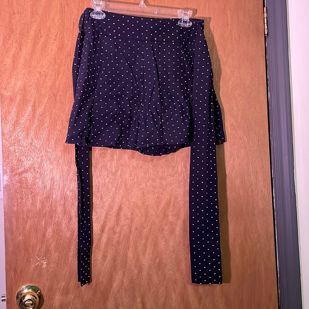 Polka dot shorts with bow